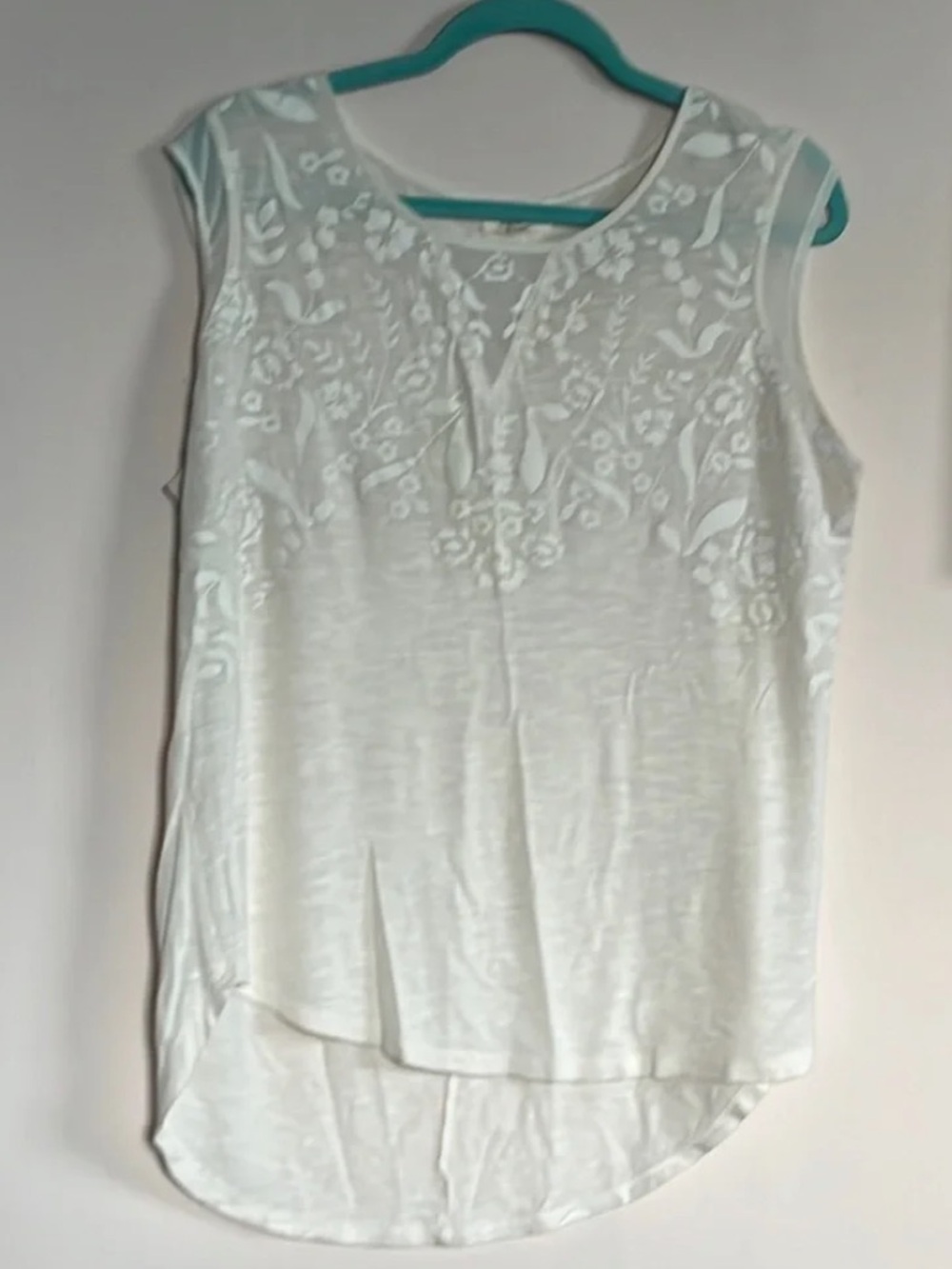 Maurices Cream Sleeveless printed embroidered floral tee size L